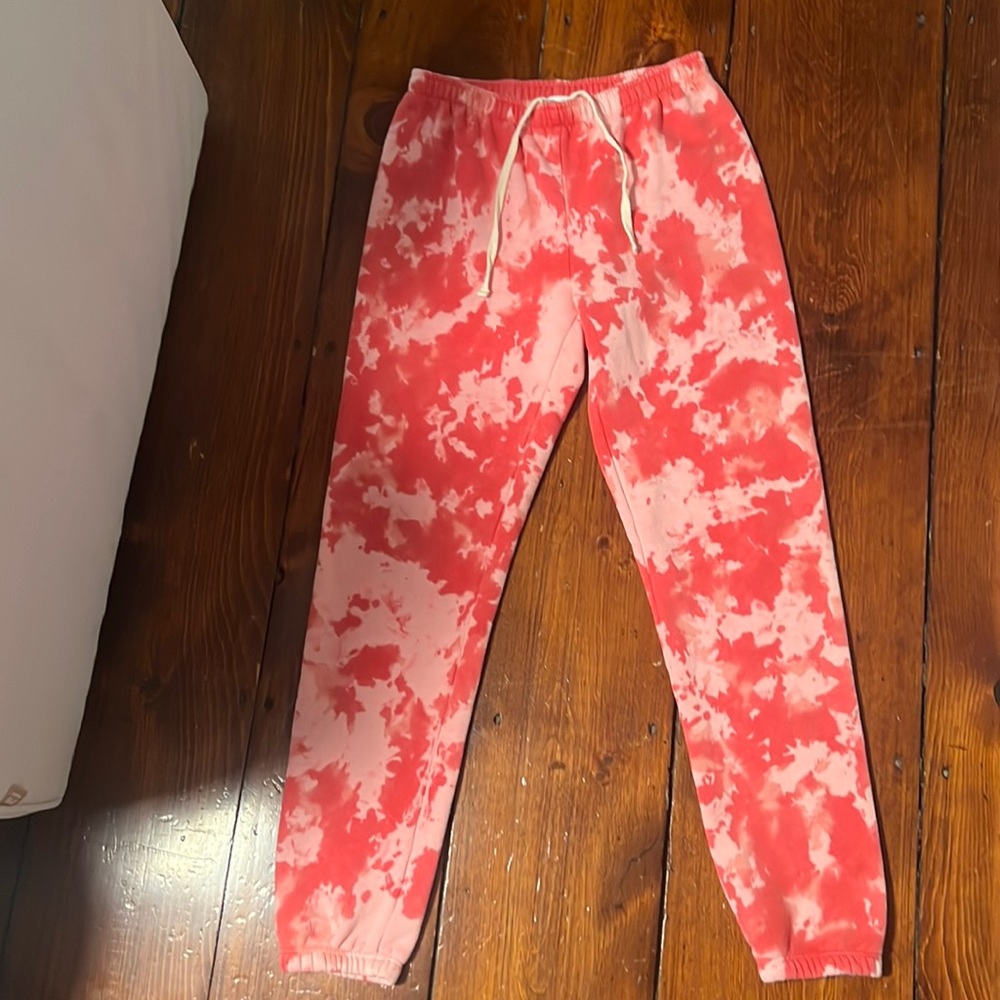 Sundays Sweatpants in red tie dye